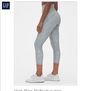 GAP HIGH RISE REFLECTIVE SCULPT LEGGINGS